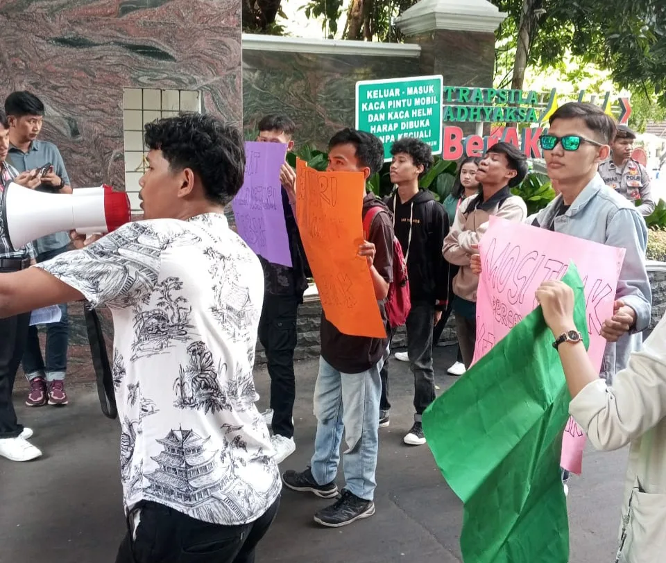 Mahasiswa Lebak Aksi Unjukrasa di Depan Kantor Kejagung