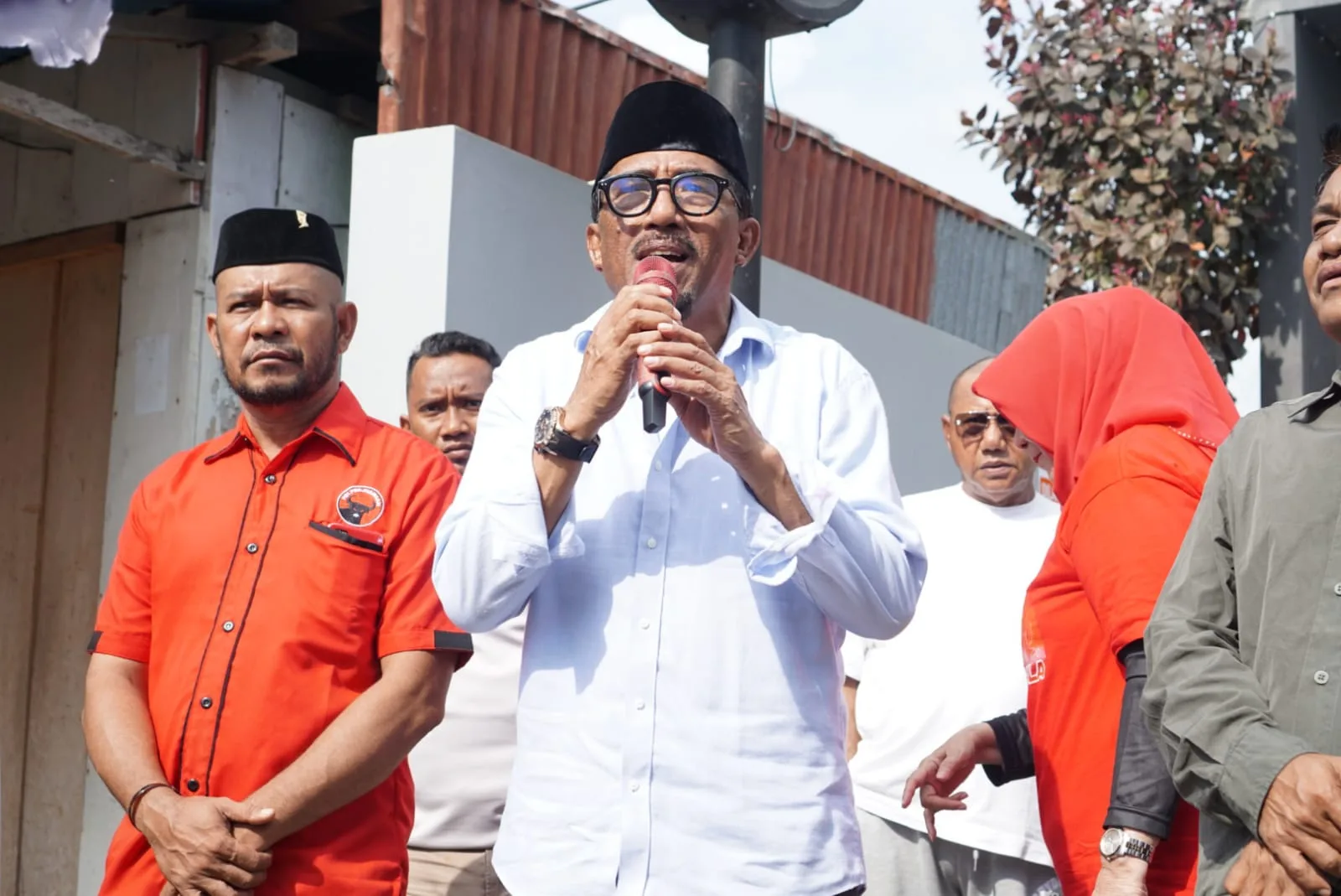 Sultan Husain Saya Butuh tangan orang Sula untuk selamatkan Maluku utara